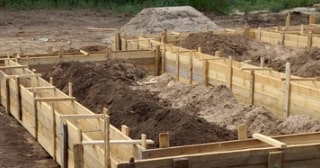 Ленточный фундамент с цоколем в Гулькевичах - от 15650 руб.